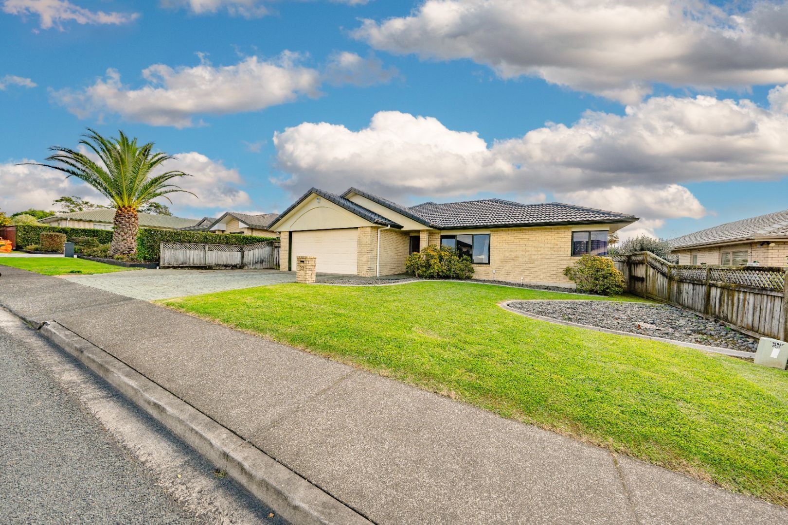 Family, fenced and fabulous - Royal Heights property photo